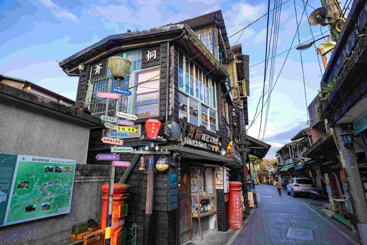 十分瀑布夏季延長開放 Fun玩平溪老街鐵道
