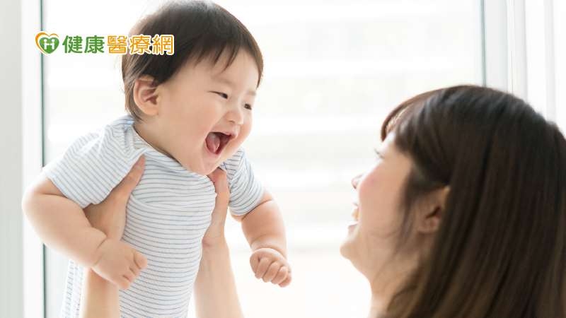 嬰兒搖晃症「受虐性腦傷」死亡率25% 照顧寶寶「3不2要」勿劇烈搖晃!