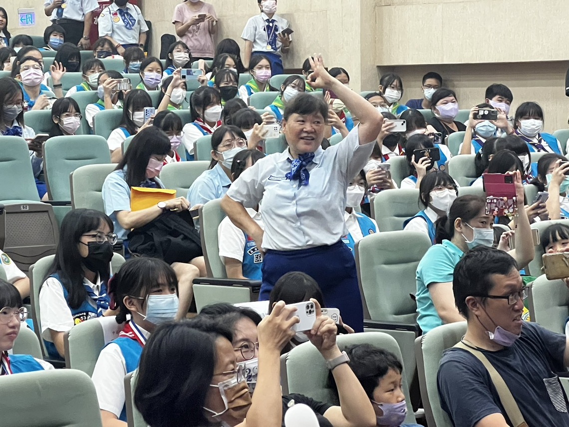 漾新聞|為世界和平 高市女童軍用愛慶祝生日