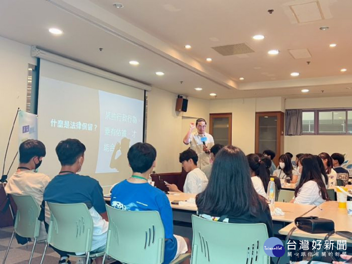 桃園市政府青年事務局重視校園社團發展,辦理「班學聯會交接日」。