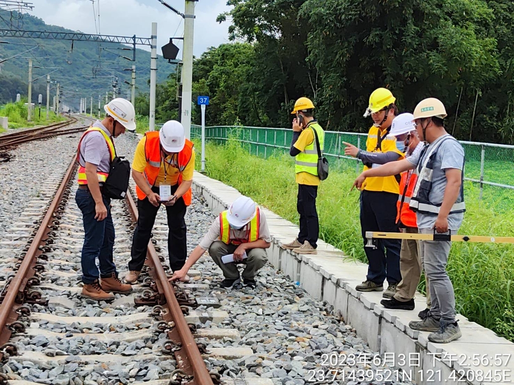 臺鐵南平至萬榮站雙軌化工程實地勘查（圖：交通部路政司）