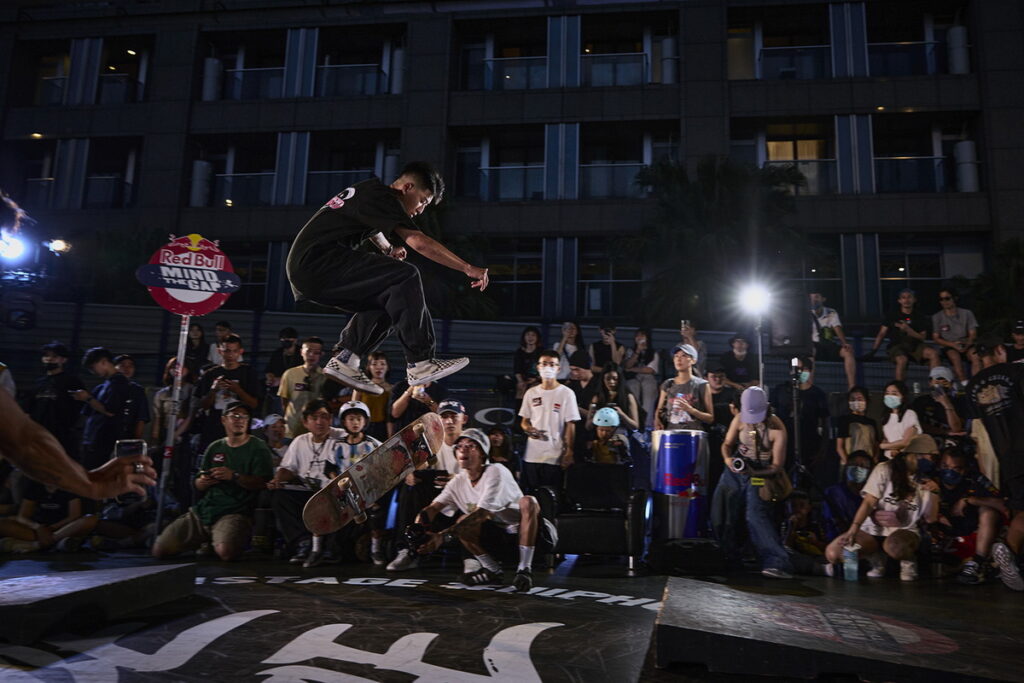Red Bull Mind the Gap由滑板好手曹仕勳二度獲冠，也贏得到法國Red Bull Bowl Rippers的觀摩機會，將與世界滑板好手交流