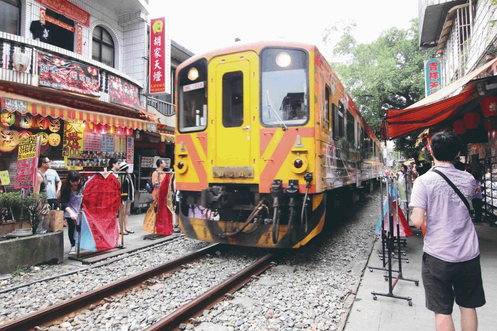 Fun玩十分瀑布、老街與鐵道 走入戀戀風塵電影場景 186 Fun玩十分瀑布、老街與鐵道 走入戀戀風塵電影場景 185