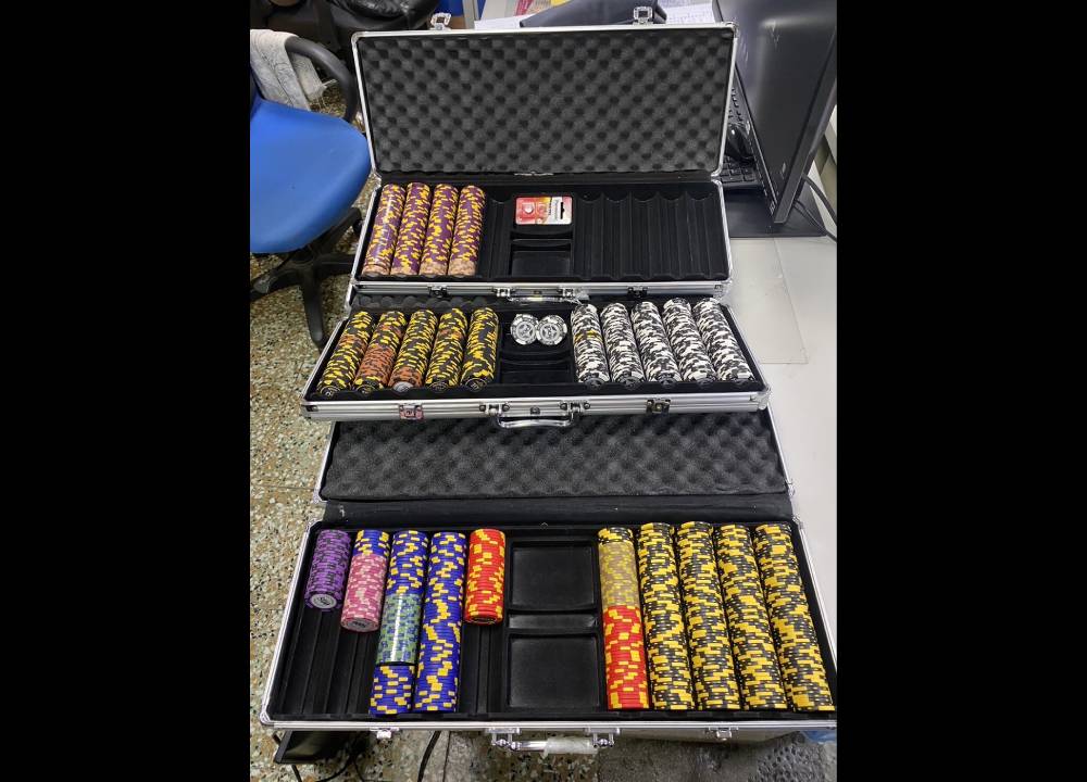 商辦大樓假日人員進出多 竟是德州撲克職業賭場隱身開賭 178 商辦大樓假日人員進出多 竟是德州撲克職業賭場隱身開賭 177