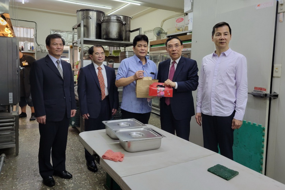 粽香傳情送溫馨 士檢辦理端午節關懷活動蔡清祥親慰勉 176 粽香傳情送溫馨 士檢辦理端午節關懷活動蔡清祥親慰勉 175