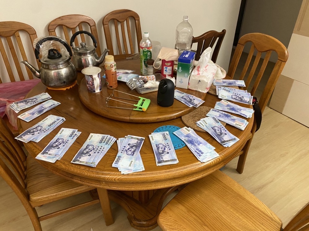13萬元買中藥酒 警逮醫院鏢客幫7旬婦追回錢財 164 13萬元買中藥酒 警逮醫院鏢客幫7旬婦追回錢財 163