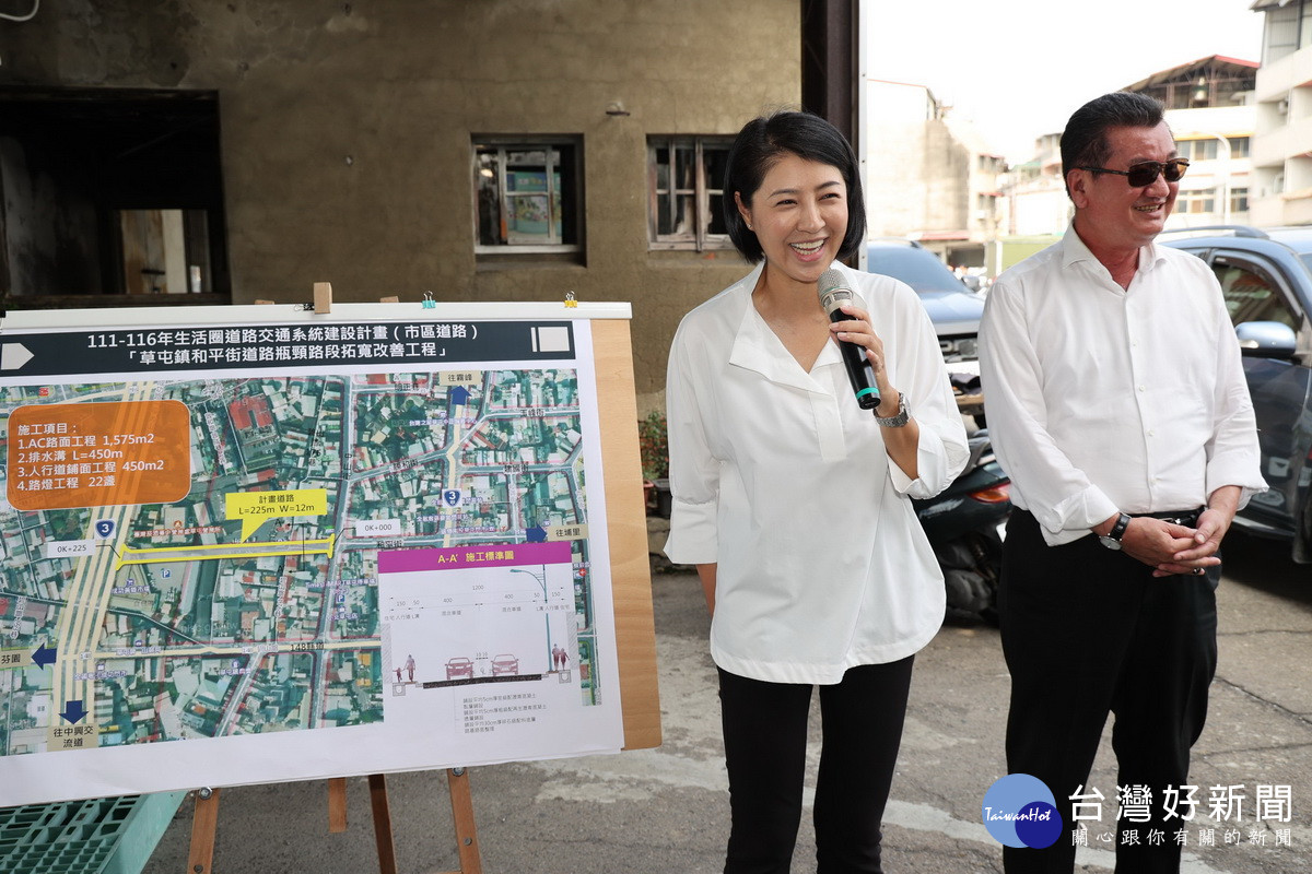 許縣長與簡鎮長將努力拓寬瓶頸路段。（ 縣府提供）