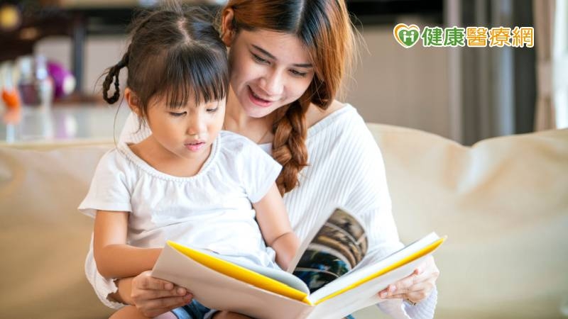 親子共讀激發孩子潛力,繪本如何挑? 專家解答各年齡所需