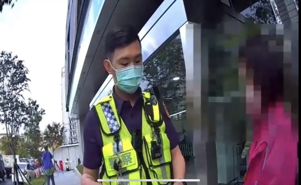▲圖說:婦人欲匯款挺友,差點掉入詐騙陷阱中,幸好行員與員警相助 (圖/台中市政府提供)
