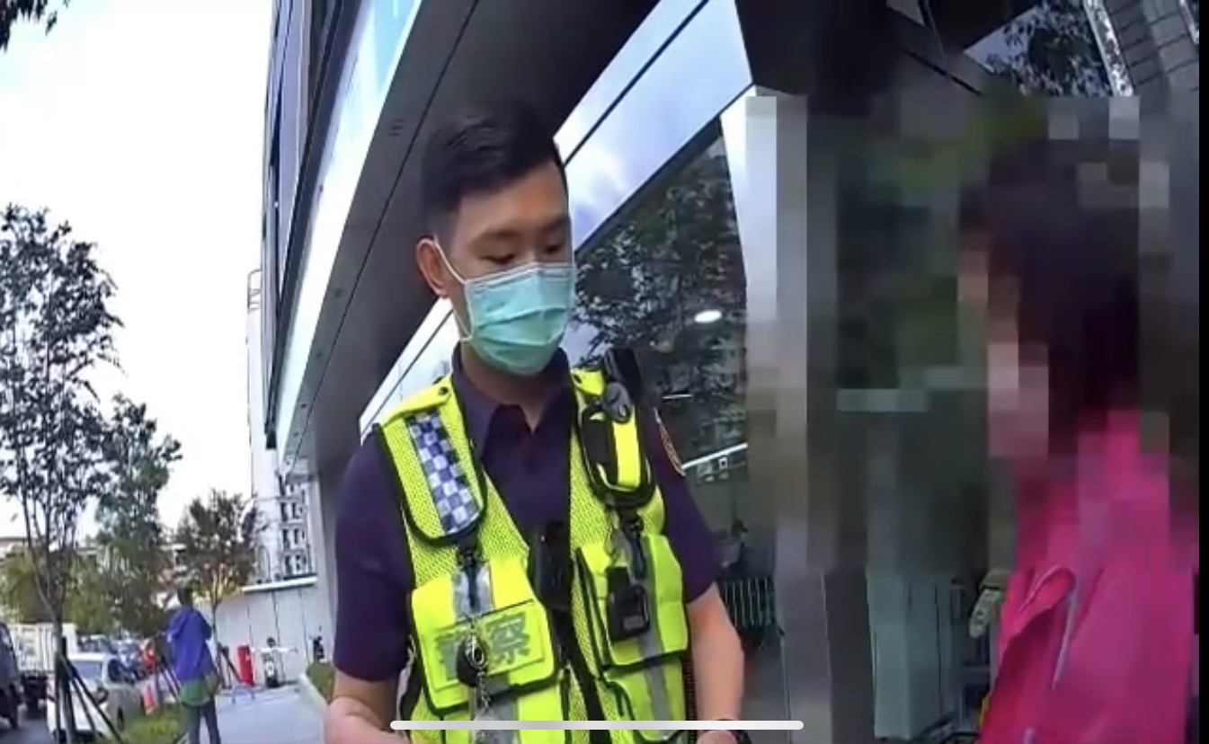 ▲圖說:婦人欲匯款挺友,差點掉入詐騙陷阱中,幸好行員與員警相助 (圖/台中市政府提供)