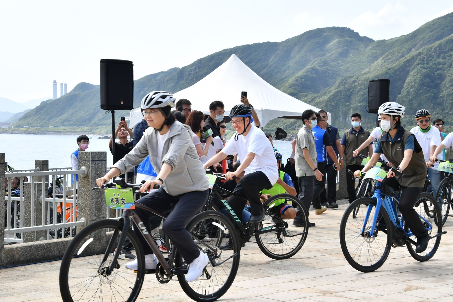 【匯流民調6月份總統大選4-1】超過六成民眾希望政黨輪替 侯友宜、柯文哲打平 三強鼎立態勢成形 170 【匯流民調6月份總統大選4-1】超過六成民眾希望政黨輪替 侯友宜、柯文哲打平 三強鼎立態勢成形 169