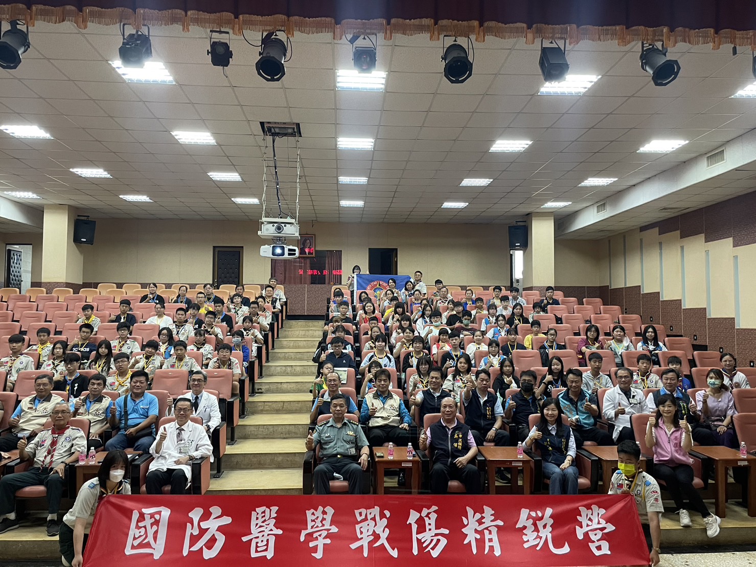 「國防醫學戰傷精銳營」參與人員大合影。(圖/記者江雁武翻攝)