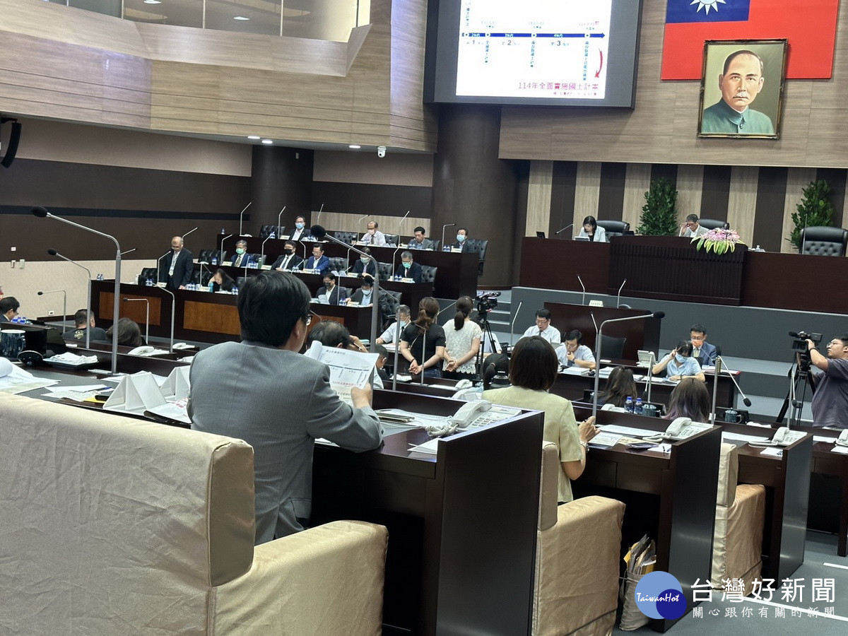 縣議會6日進入最後一天定期會。（記者扶小萍攝）