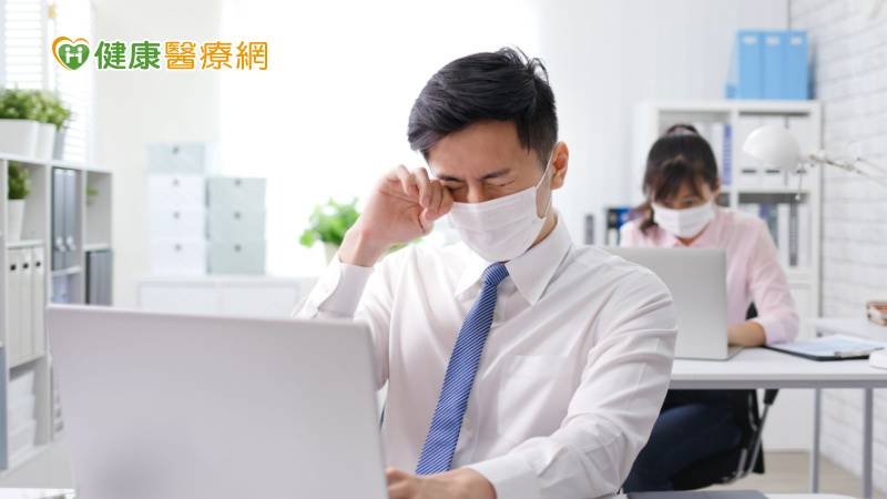 眼睛疲勞用人工淚水反變乾澀? 醫教解套辦法
