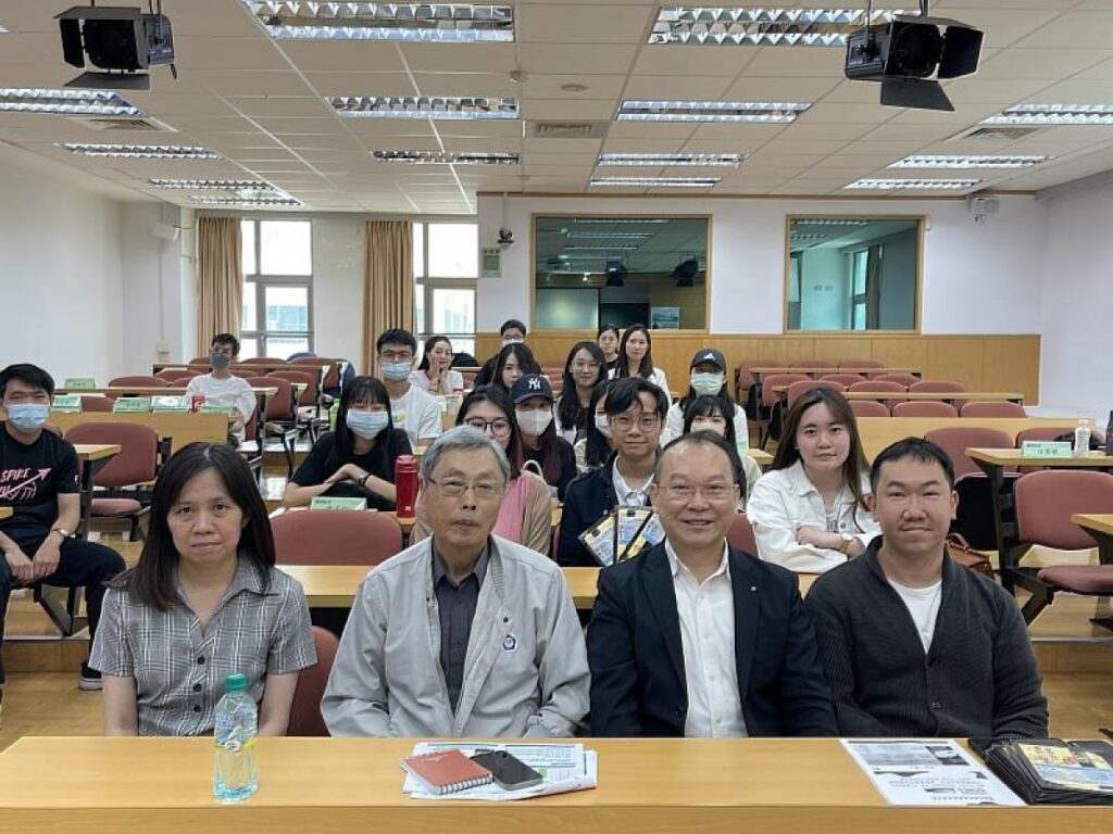 天明製藥集團總經理王伯綸受邀東吳大學兩岸財經專題講座開講。圖/天明製藥