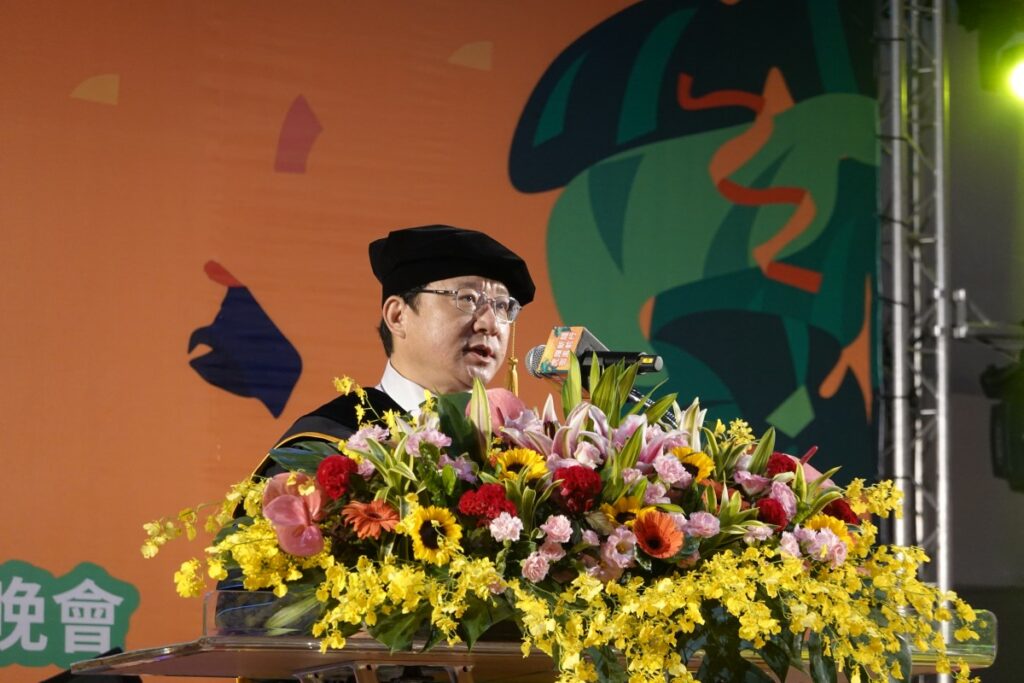 虎科大校長張信良對於畢業生歷經疫情封控,仍發揮技職精神、堅持實務學習完成學業,表示肯定與祝福。圖/虎尾科大