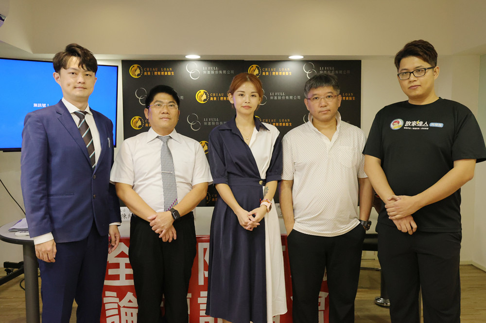 圖:提醒民眾六大要點預防詐騙(左起)陳紀堯代書、王展星律師、俐富股份有限公司執行長王俐喬、九官老師、敗家輝哥。(圖/俐富股份有限公司提供)
