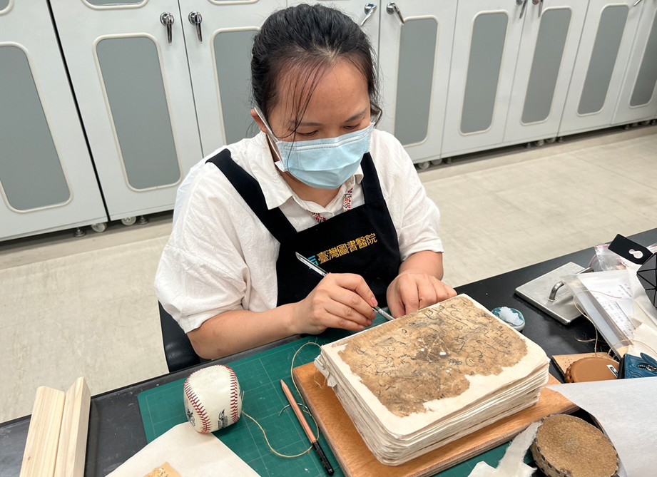 500年歷史手抄《古蘭經》 古籍修復3年送回靜思精舍 329 匯流新聞網CNEWS資料照195230606a02