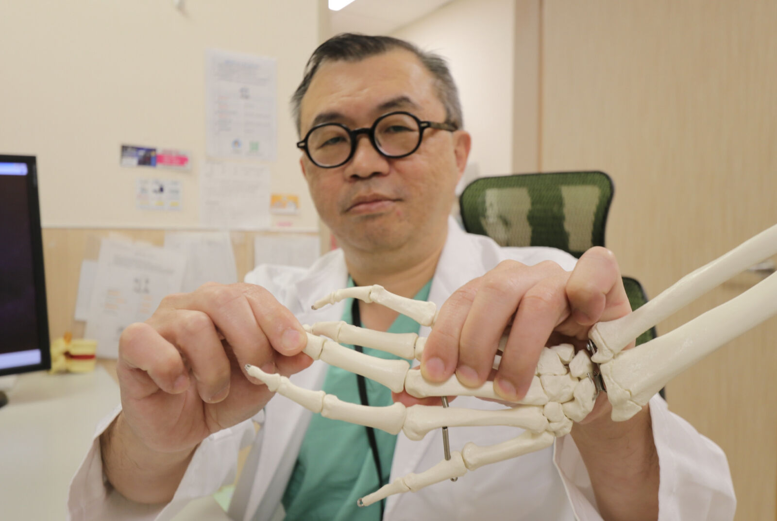 手指慘遭車禍截斷! 醫巧手3小時接回「媽媽又可緊握住孩子的手」 274 手指慘遭車禍截斷! 醫巧手3小時接回「媽媽又可緊握住孩子的手」 273