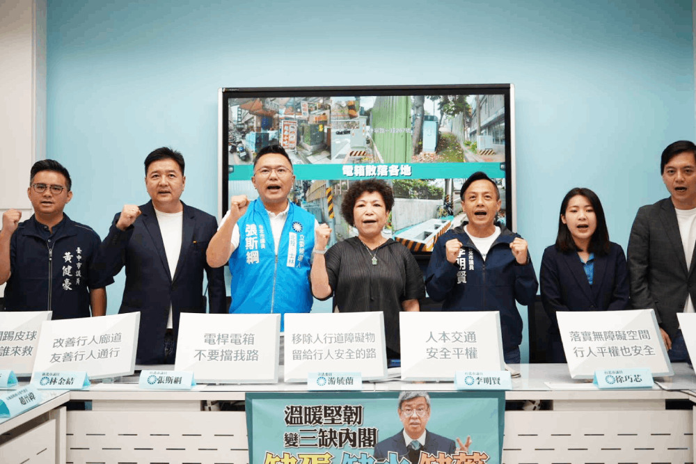 變電箱、電桿佔人行道!游毓蘭批上演行走障礙賽 應地下化 302 變電箱、電桿佔人行道!游毓蘭批上演行走障礙賽 應地下化 301