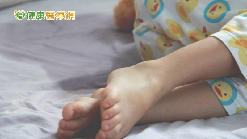 孩子夜間尿床不是長大就會好! 「睡前注意這些事」乾爽整晚
