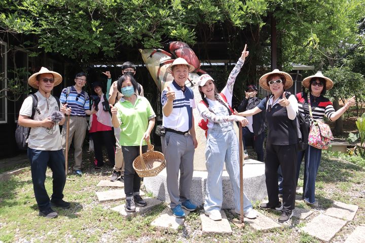 觀音觀鷹系列活動除了賞鷹外,還有生態導覽與農事體驗活動。 圖:北海岸及觀音山國家風景區管理處/提供