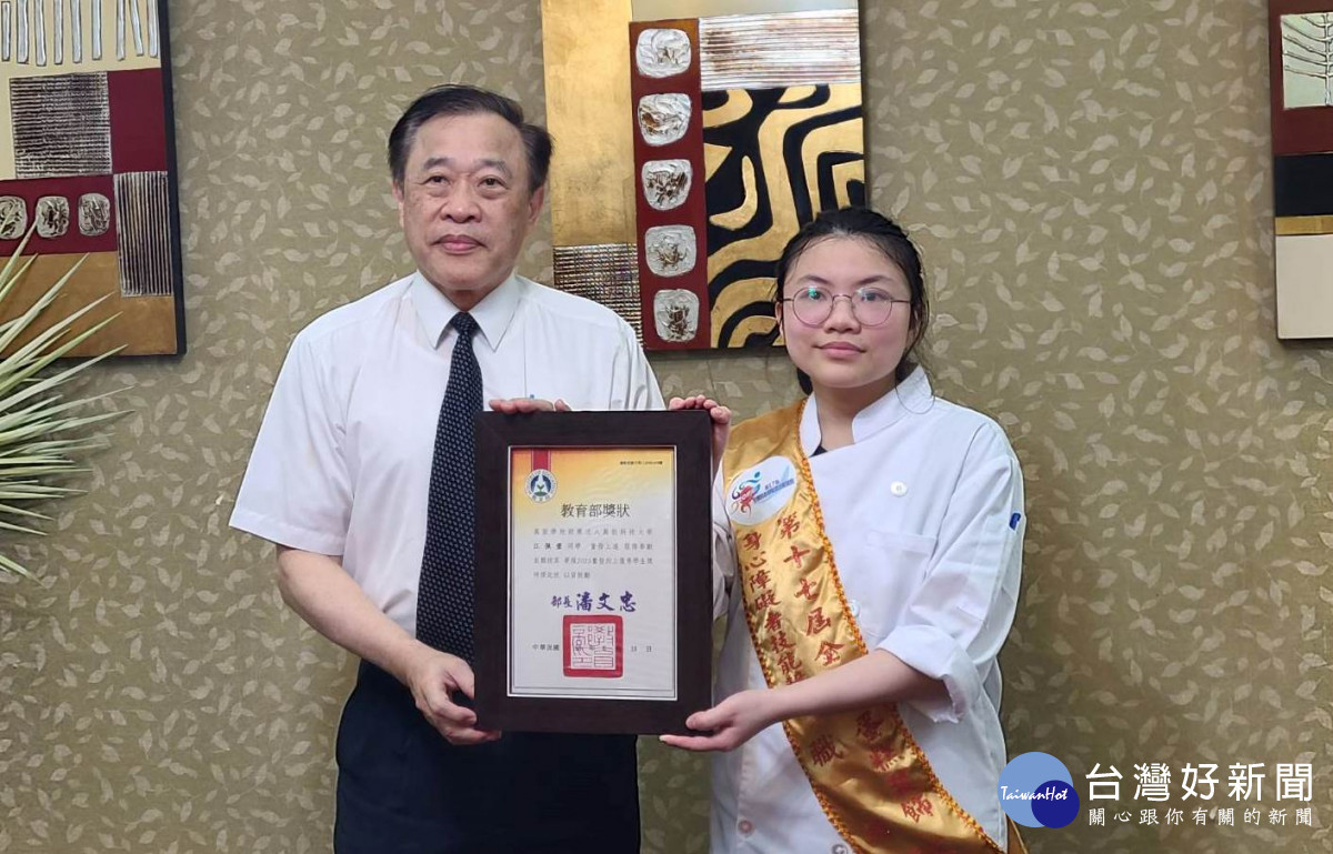 萬能科技大學餐飲系江佩萱同學榮獲2023年總統教育獎「奮發向上獎」。