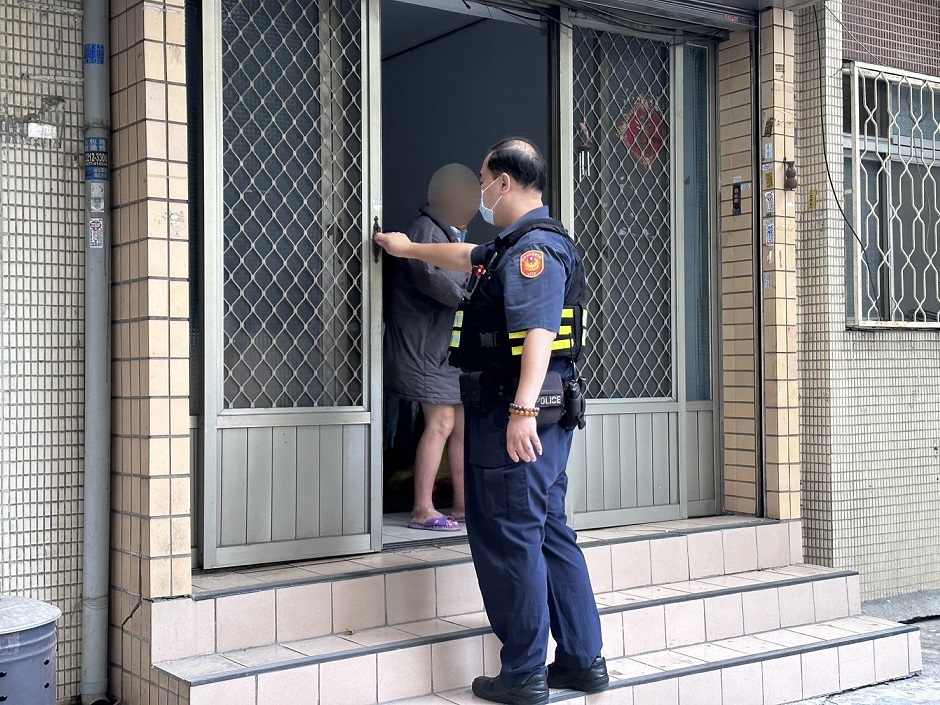 ▲圖說:許姓阿公想逛Lalaport卻迷路,員警護送到家 (圖/台中市政府提供)