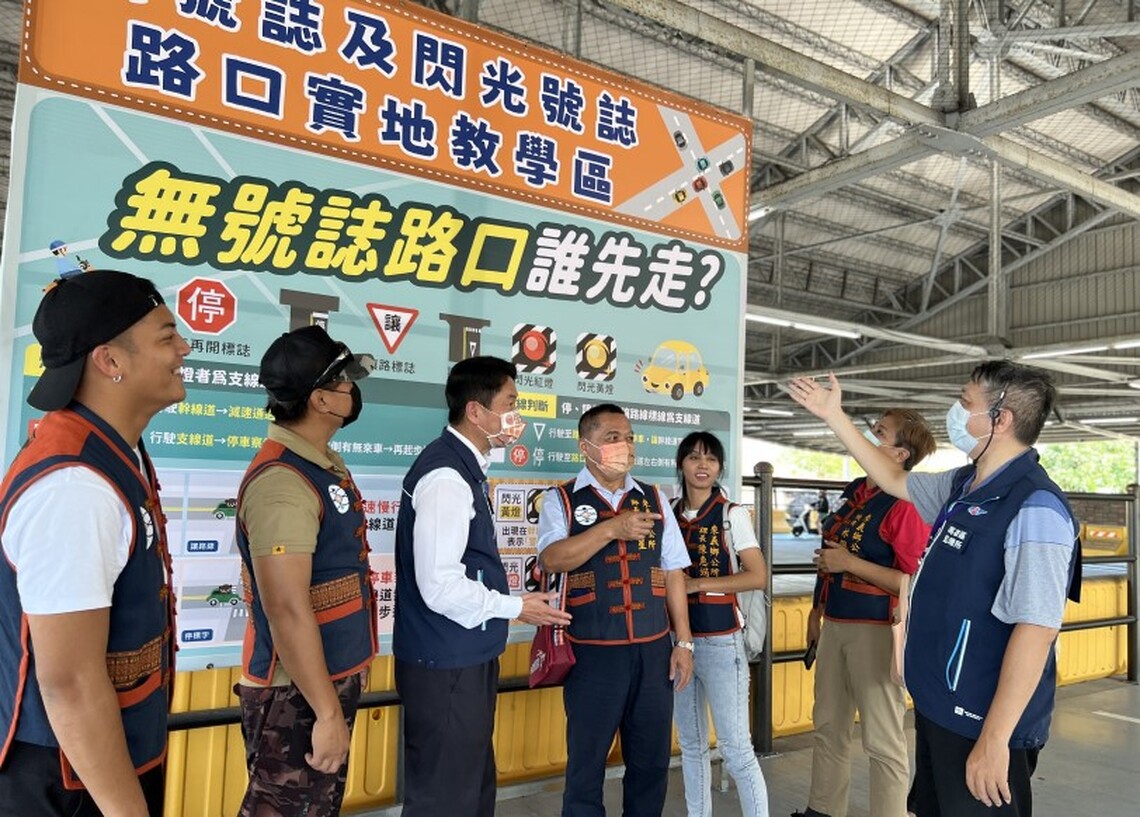 高雄區監理所啟用全國第一座無號誌路口實地教學區 來義鄉公所團隊率先體驗