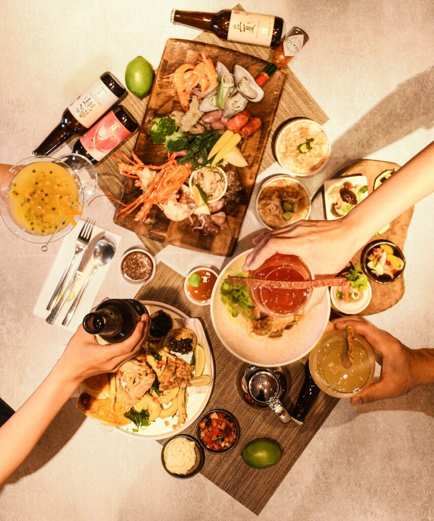 長榮文苑酒店(嘉義)大廳酒廊推出仲夏狂饗曲系列料理及多款創意調酒,要讓旅客抵嘉消暑