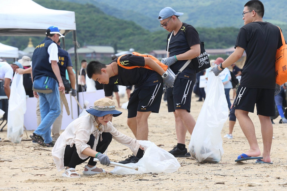 串聯淨灘淨海守護美麗海洋 日月光響應世界海洋日守護地球 318 串聯淨灘淨海守護美麗海洋 日月光響應世界海洋日守護地球 317