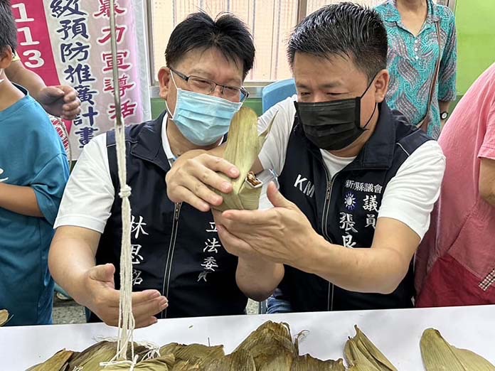 新竹縣議員張良印參與橫山鄉「包粽活動」 推廣傳統文化與親子互動(照片來源/翻攝張良印臉書)
