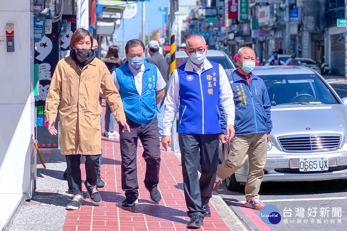桃園市議員徐玉樹要求擴大1200月票通勤範圍,期盼1728、1820、1821、5350路線也能納入。