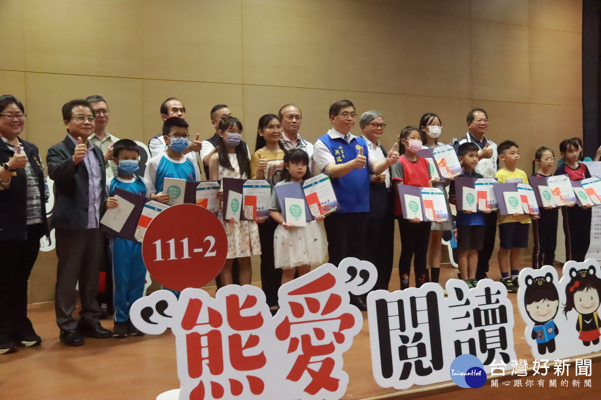 閱讀高手與連霸高手頒獎。(記者扶小萍攝)