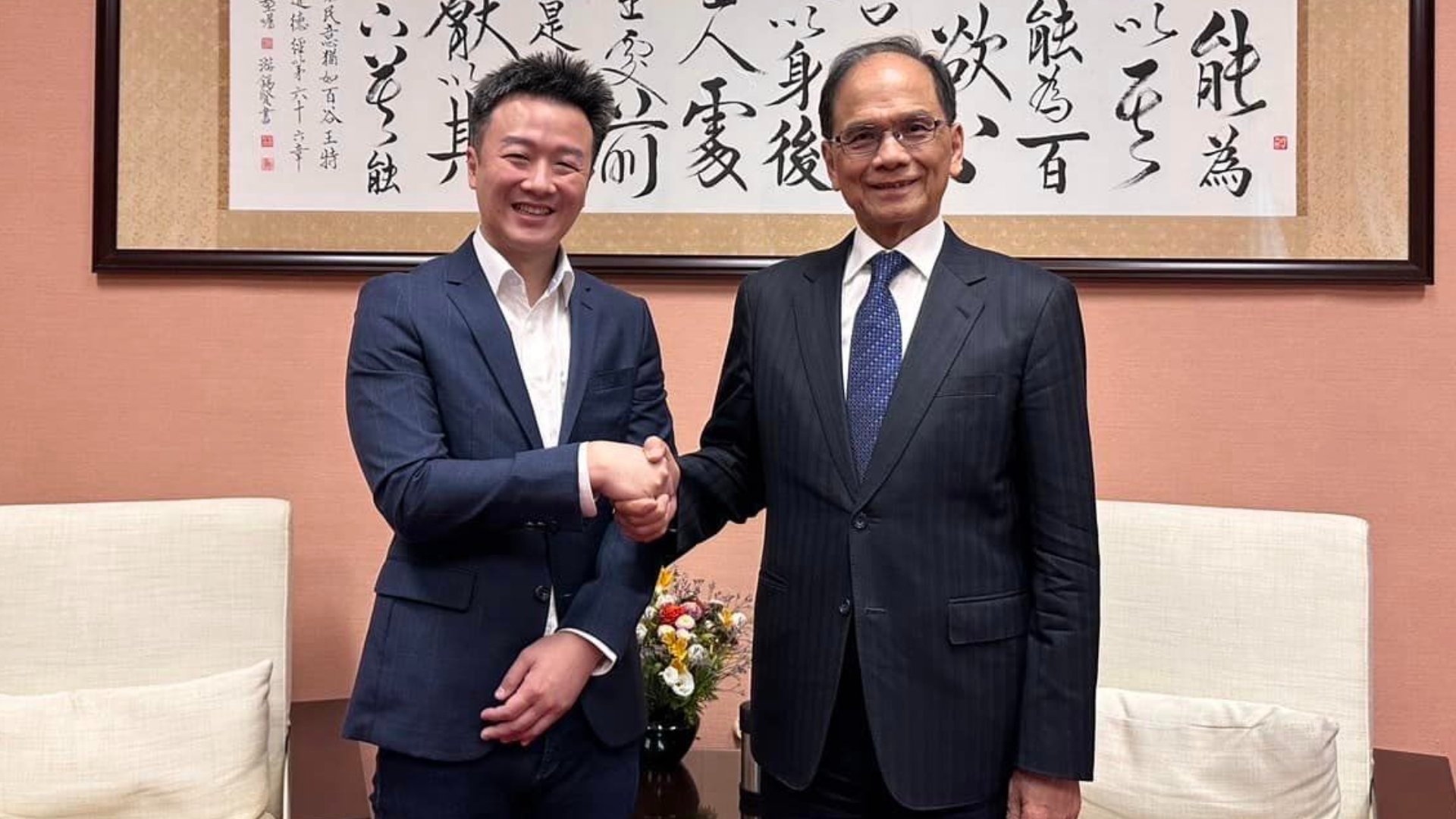李正皓(左)9日出面受訪表示,社會上99.9%的人都理解我是清白角色。選舉過程中卻不斷被當成箭靶。翻攝李正皓臉書