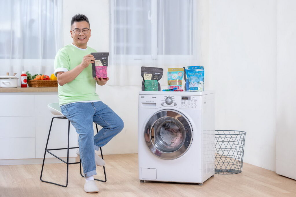 藝人沈玉琳代言的豪洗洗衣球。