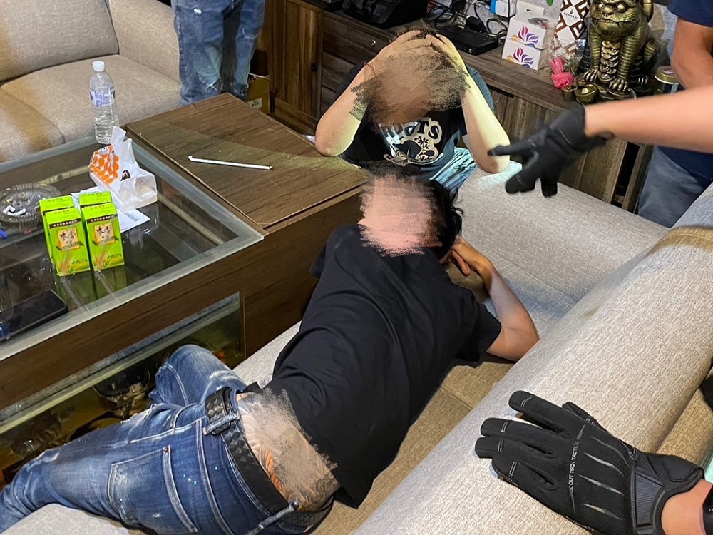 開發公司藏社區半夜聚賭 警逮7人涉重利罪還查獲K毒 290 開發公司藏社區半夜聚賭 警逮7人涉重利罪還查獲K毒 289