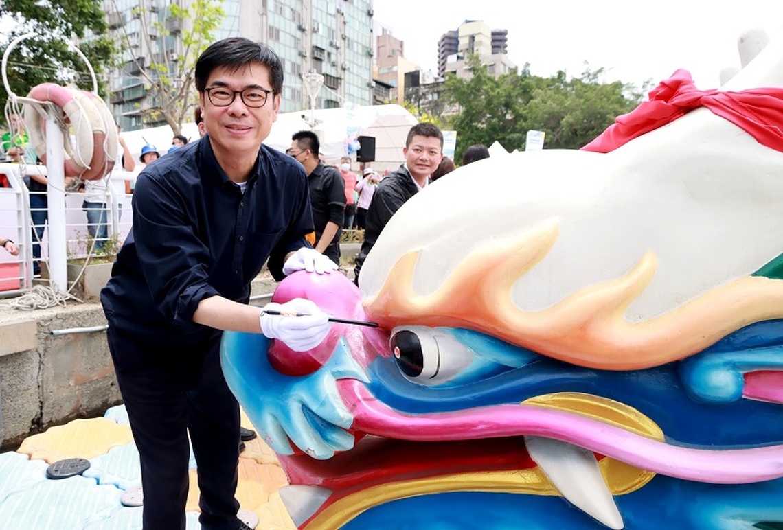 陳其邁為愛河龍舟點睛祈福 33艘龍舟創紀錄!