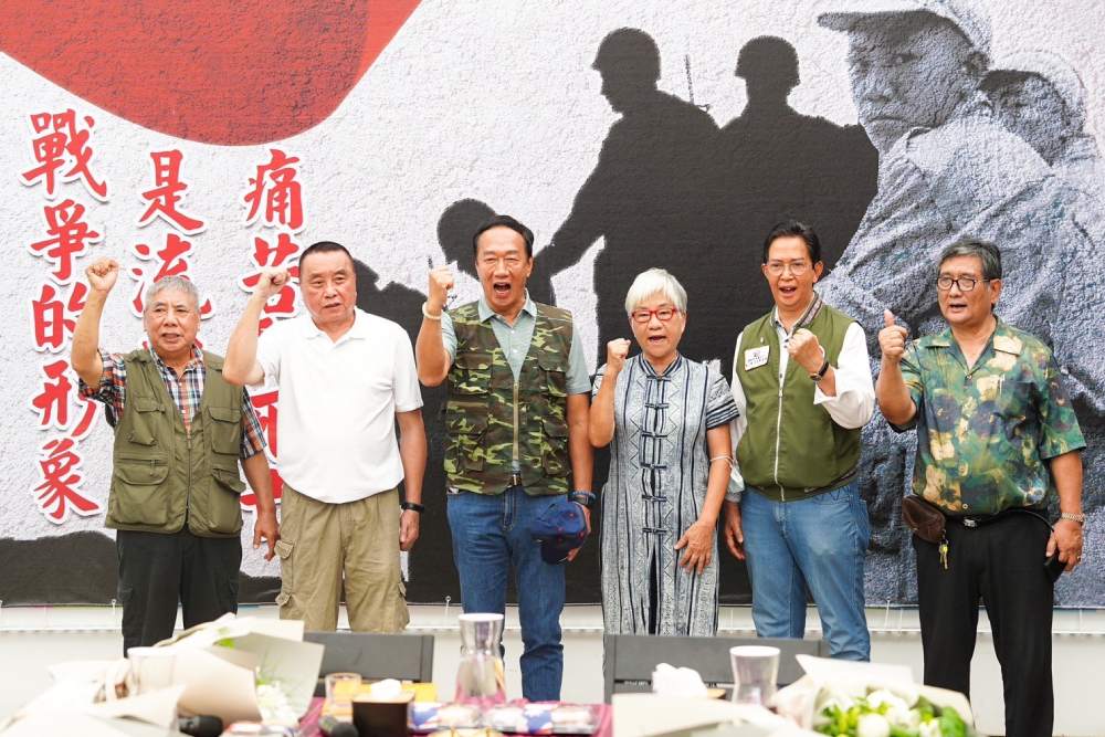 赴桃園訪「異域故事館」 郭台銘:一輩子為中華民國努力 302 赴桃園訪「異域故事館」 郭台銘:一輩子為中華民國努力 301