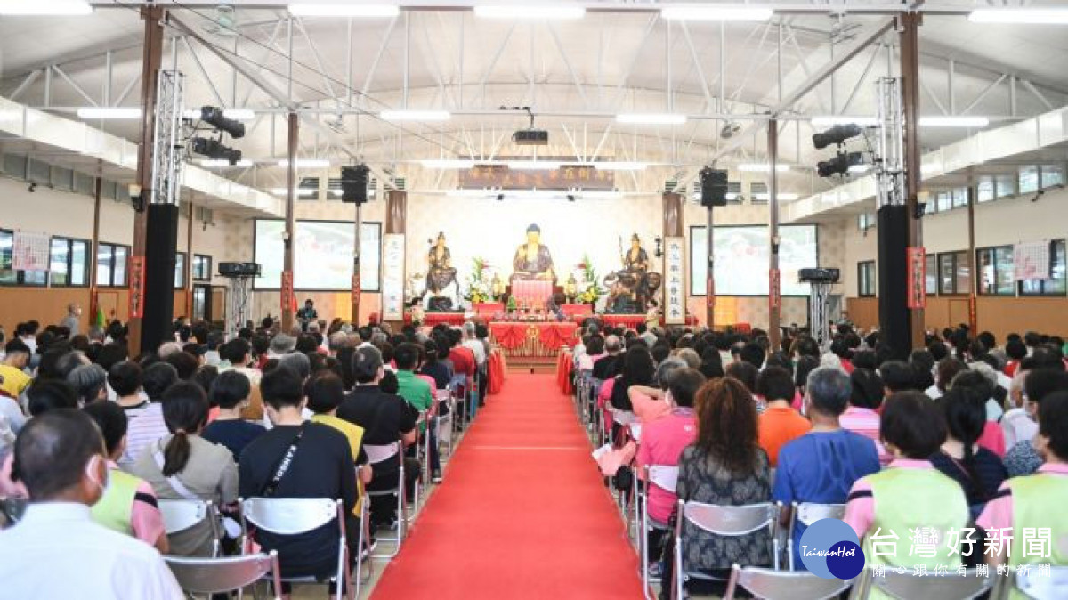香光山寺舉行隆重的大雄寶殿奠基安寶大典。