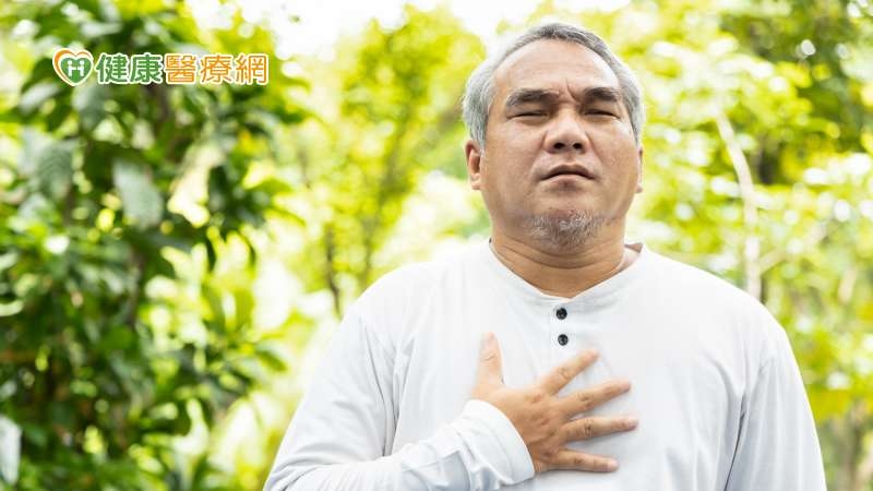 夏天也會「心肌梗塞」!氣溫>30℃每升1℃死亡風險增3% 醫師分析原因