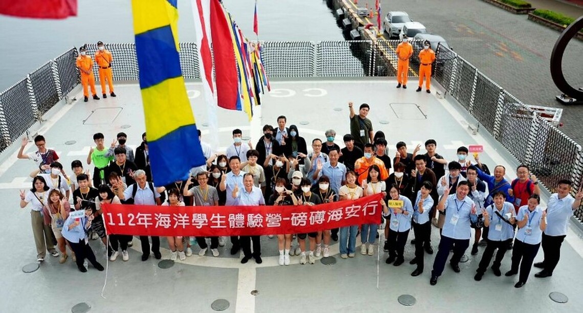 睽違兩年海巡再辦海洋體驗營 首次夜宿巡防艦 學生:不虛此行!