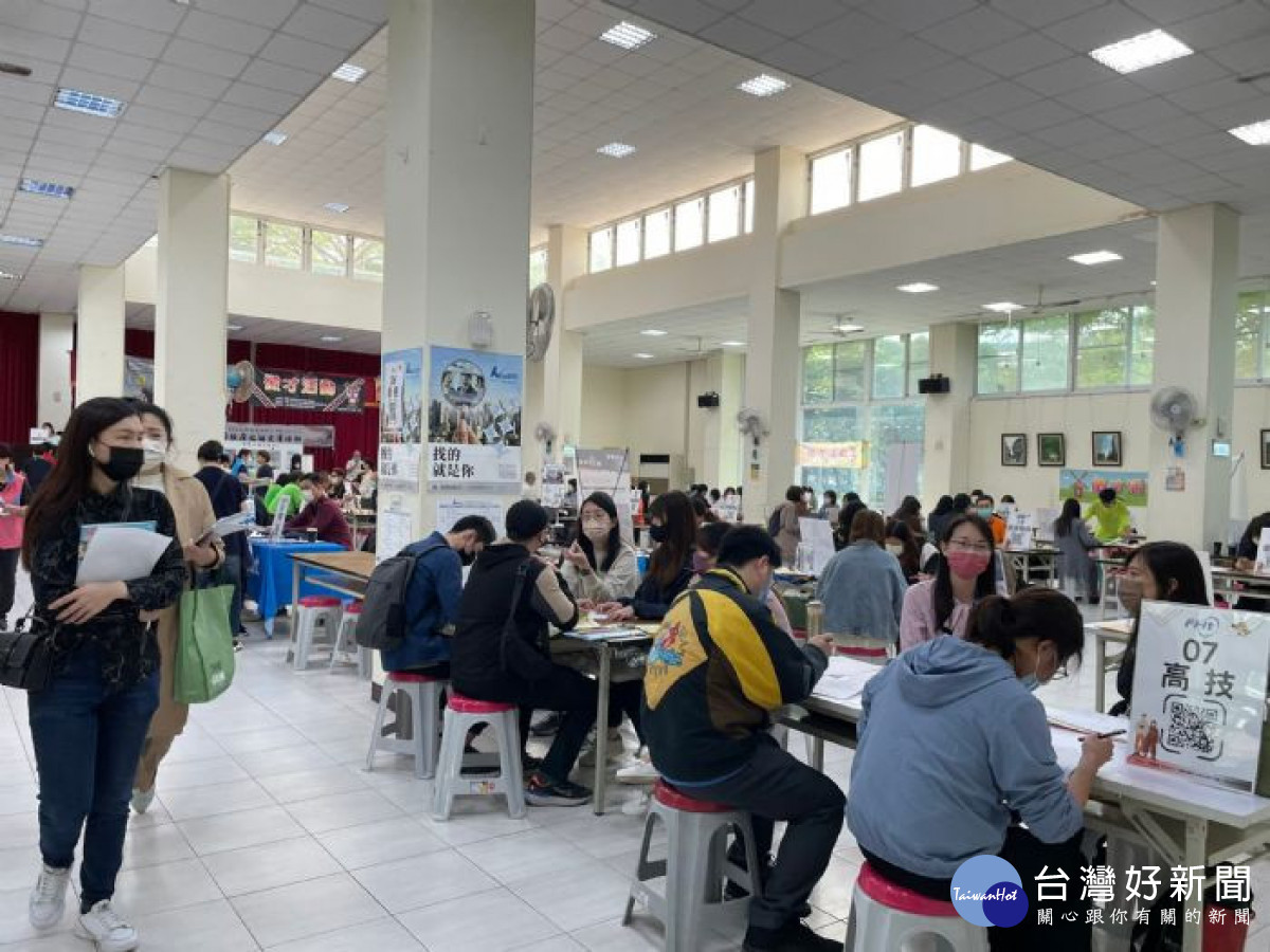 畢業求職季，桃園青年專場徵才活動起跑。