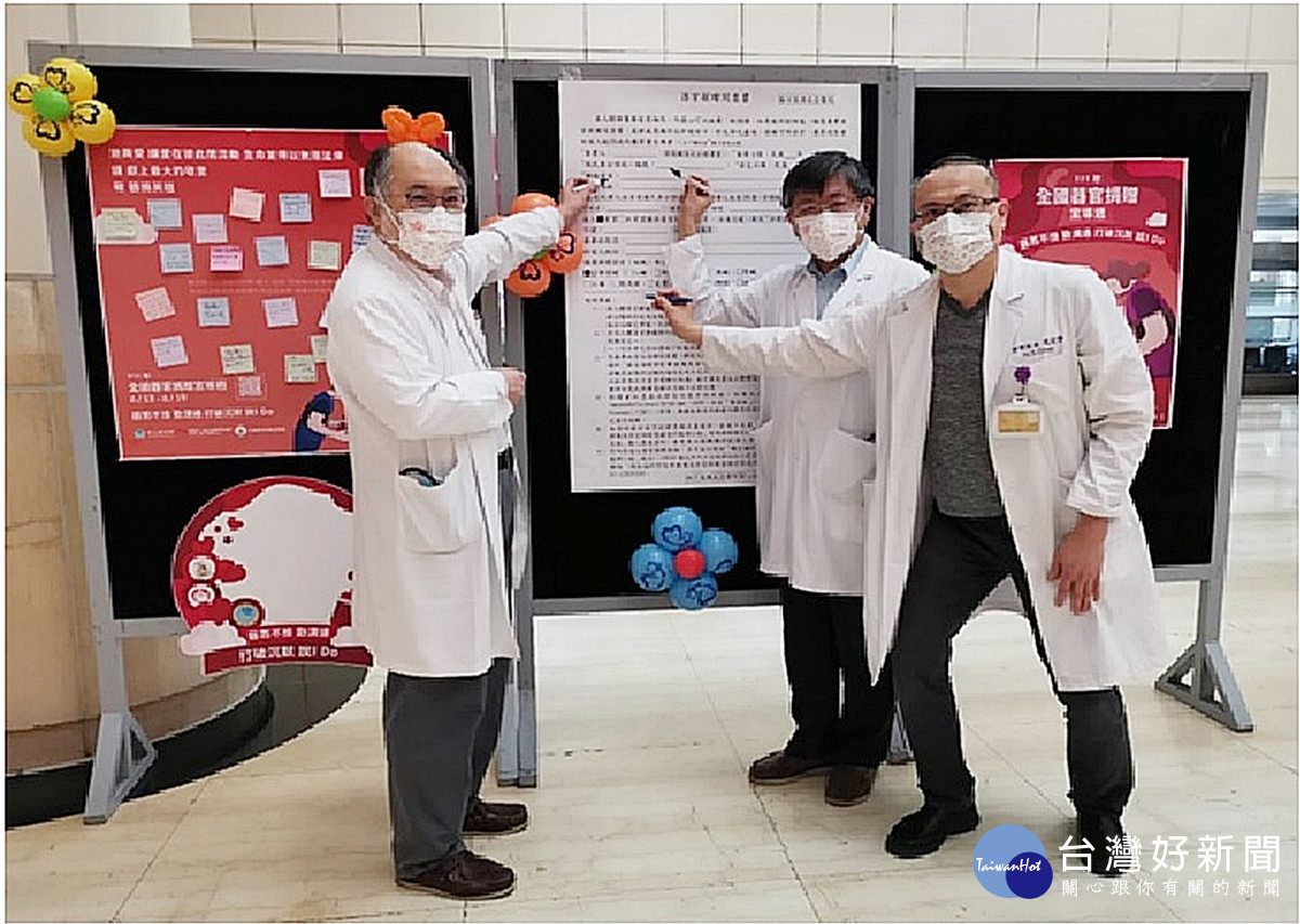(三) 馮思中副院長與安寧病房主任高振益主任簽署預立醫療決定書及安寧緩和醫療意願書