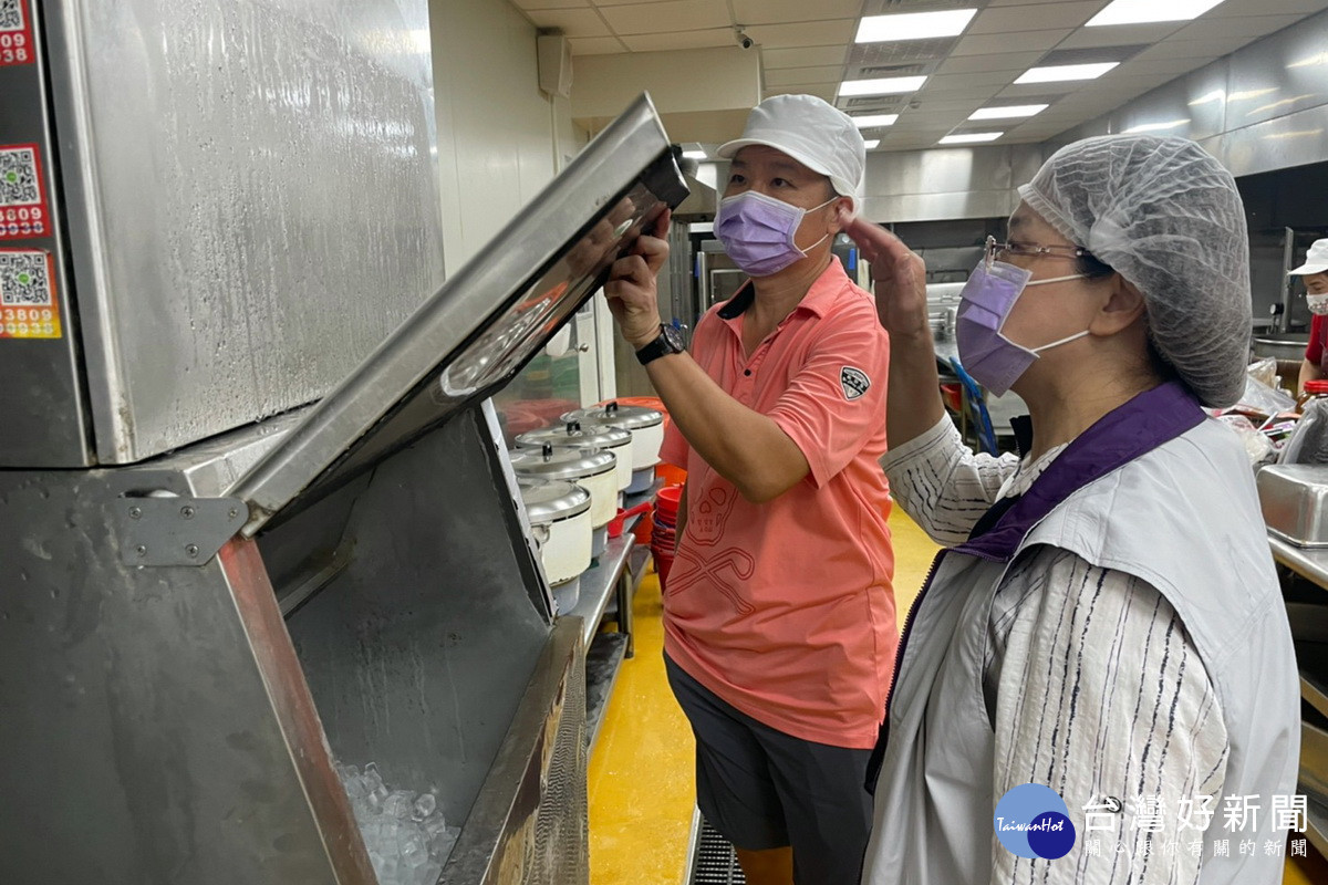桃園市政府衛生局創全國之先,執行「一企業 一食安志工」專案計畫。