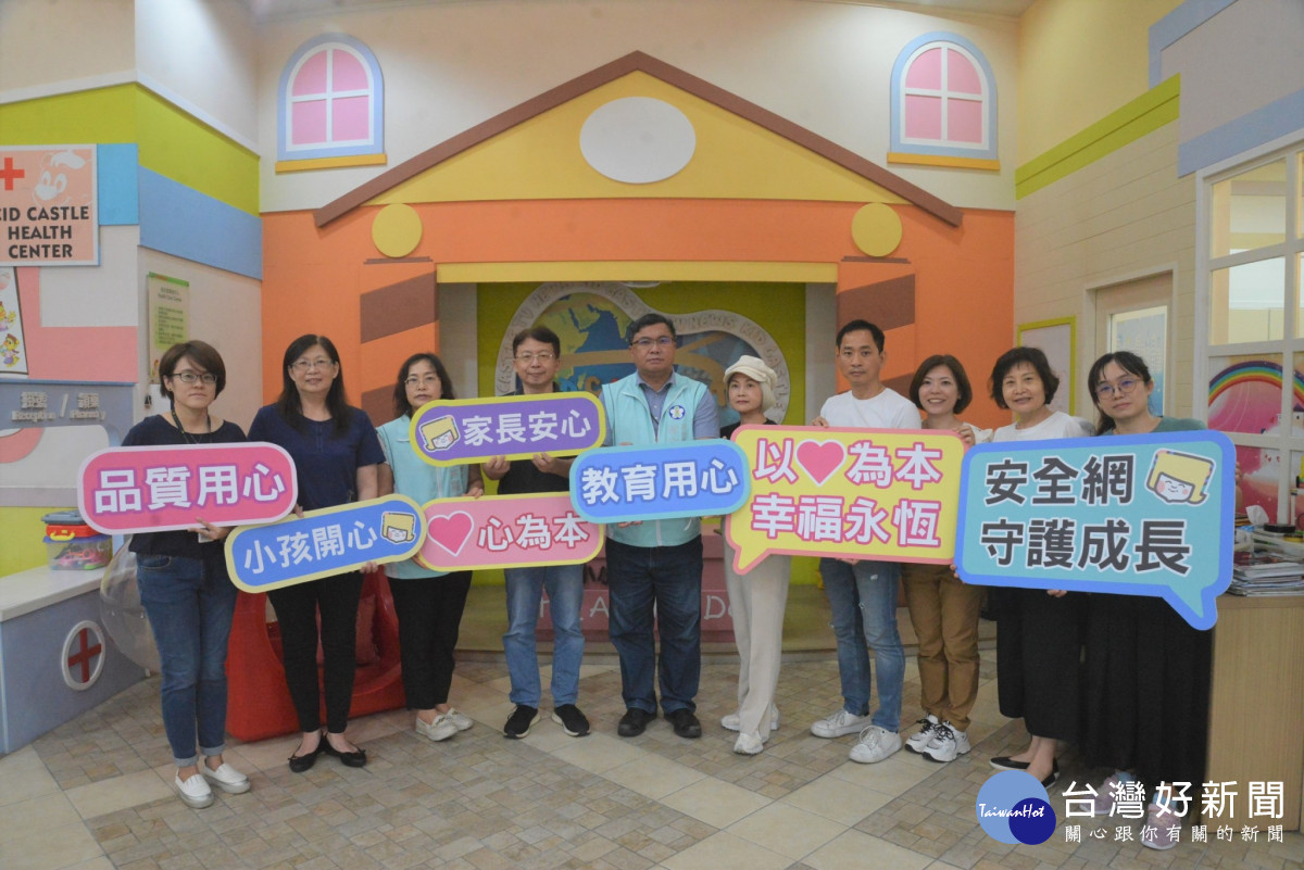 林立生現場提出新版「家長託藥暨教師給藥紀錄表」，並表示將全力推動「五心」幼兒教育措施，守護幼童用藥安全／嘉義市府提供