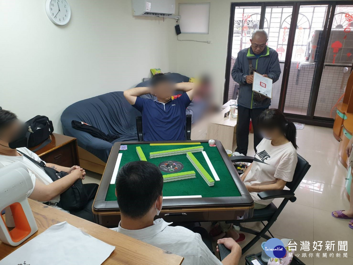 社區大樓藏賭場,中壢警方破獲家庭麻將賭場逮11賭客。<br /><br /> <br /><br />