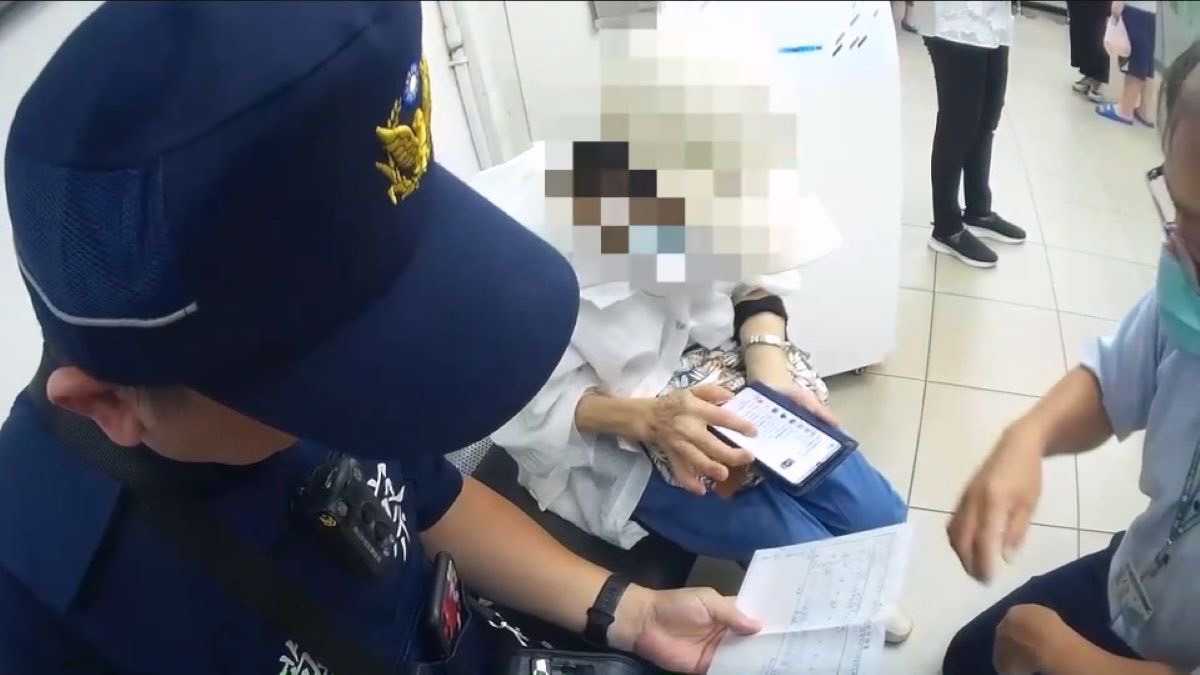 員警到場協助了解婦人狀況。