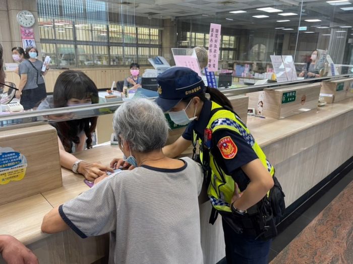 假孫子詐騙老嫗20萬元 二崙警獲報成功攔阻詐騙