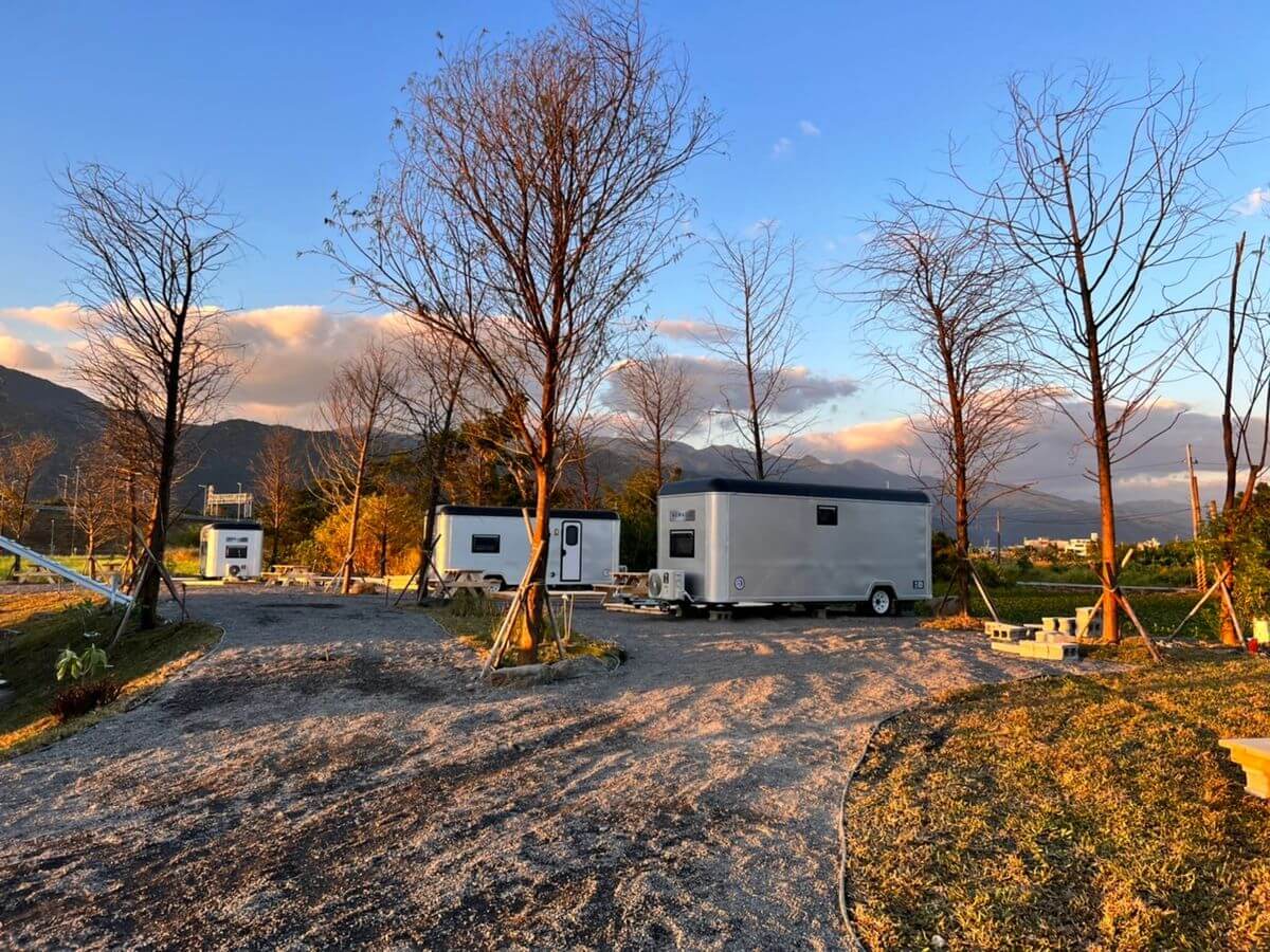 宜蘭礁溪候鳥羽露營區｜帶你住進高級露營車 感受城市中遠離塵囂的美好體驗！